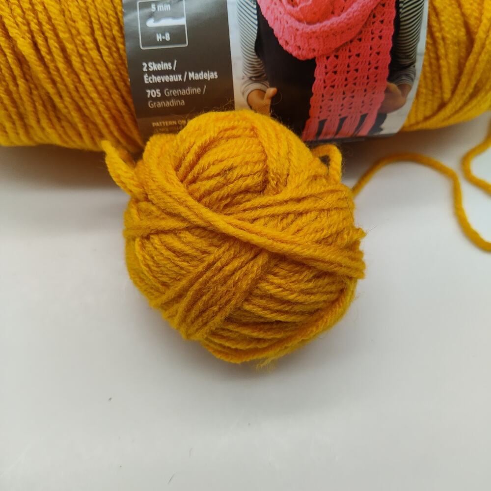1.75 Skiens Red Heart Super Saver 364 Yd New Saffron Golden Yellow - Picture 4 of 8